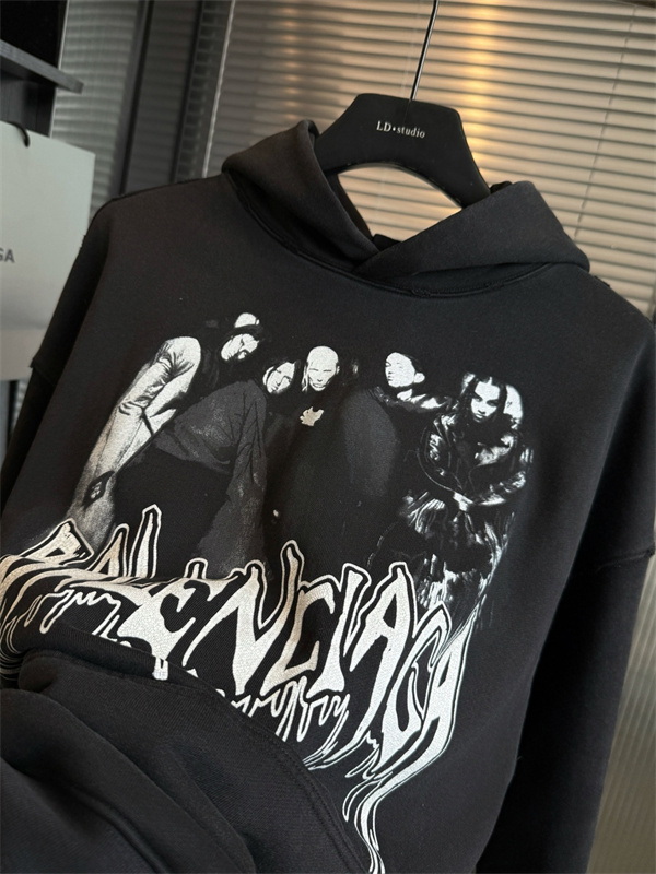 ストリート主役 ロゴフーディー 大判フォトプリント ドロップショルダー BALENCIAGA バレンシアガ コピー プルオーバーパーカー カンガルーポケット