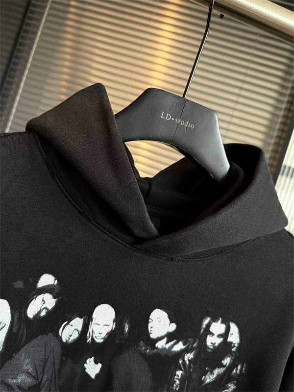 ストリート主役 ロゴフーディー 大判フォトプリント ドロップショルダー BALENCIAGA バレンシアガ コピー プルオーバーパーカー カンガルーポケット