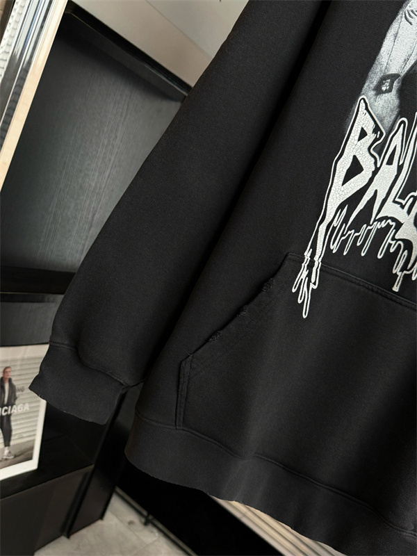 ストリート主役 ロゴフーディー 大判フォトプリント ドロップショルダー BALENCIAGA バレンシアガ コピー プルオーバーパーカー カンガルーポケット
