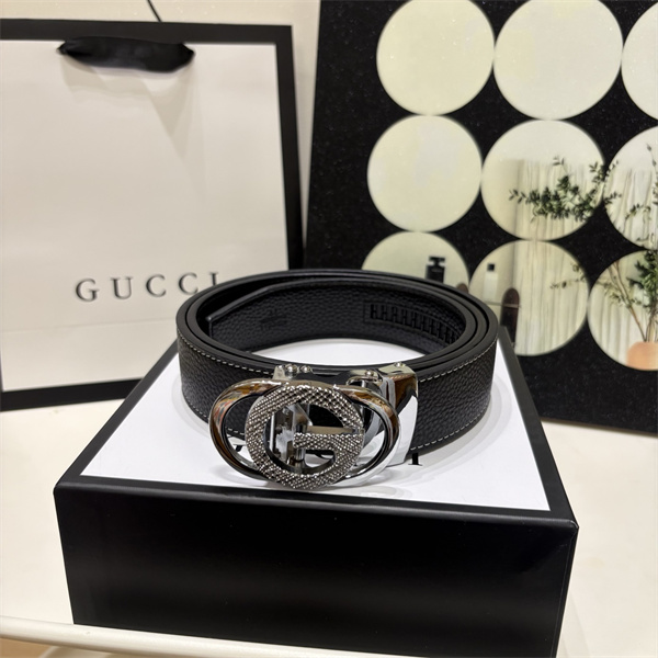 GUCCI グッチ コピー メンズ ベルト 注目度急伸 GGモチーフバックル シボ調仕立て 洗練アクセント