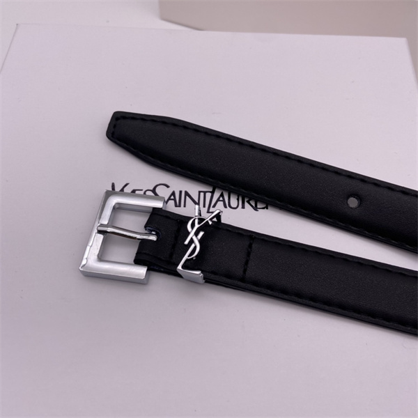 洗練見え SAINT LAURENT サンローラン コピー レザーベルト 細身フォルム ロゴアクセント きれいめコーデ