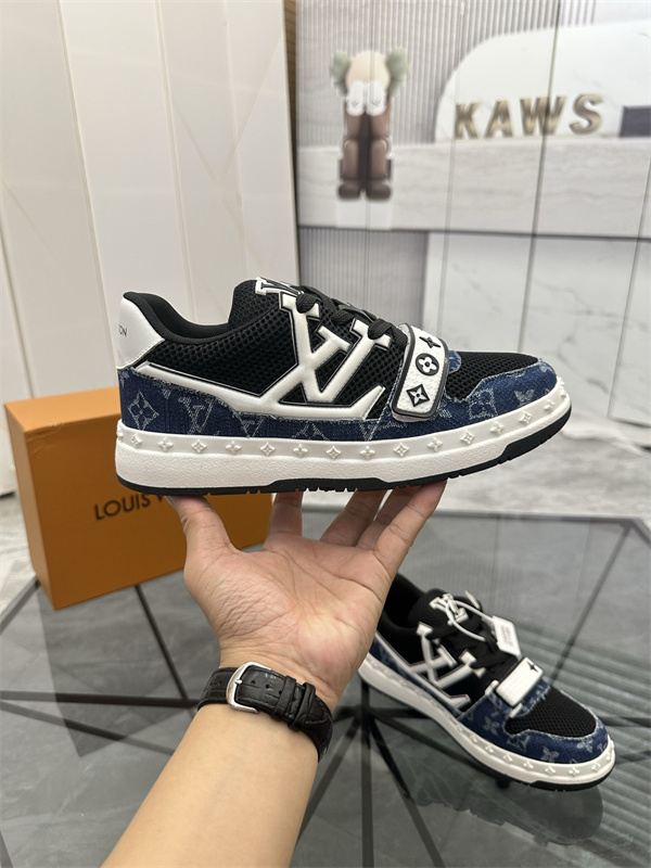 異素材パネル LOUIS VUITTON ルイヴィトン コピー ローカットスニーカー ボリュームソール 都会派ストリートモデル 注目度急伸