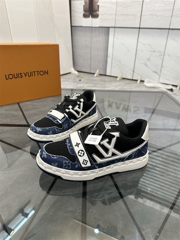 異素材パネル LOUIS VUITTON ルイヴィトン コピー ローカットスニーカー ボリュームソール 都会派ストリートモデル 注目度急伸