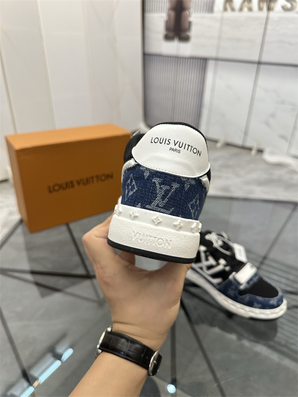 異素材パネル LOUIS VUITTON ルイヴィトン コピー ローカットスニーカー ボリュームソール 都会派ストリートモデル 注目度急伸