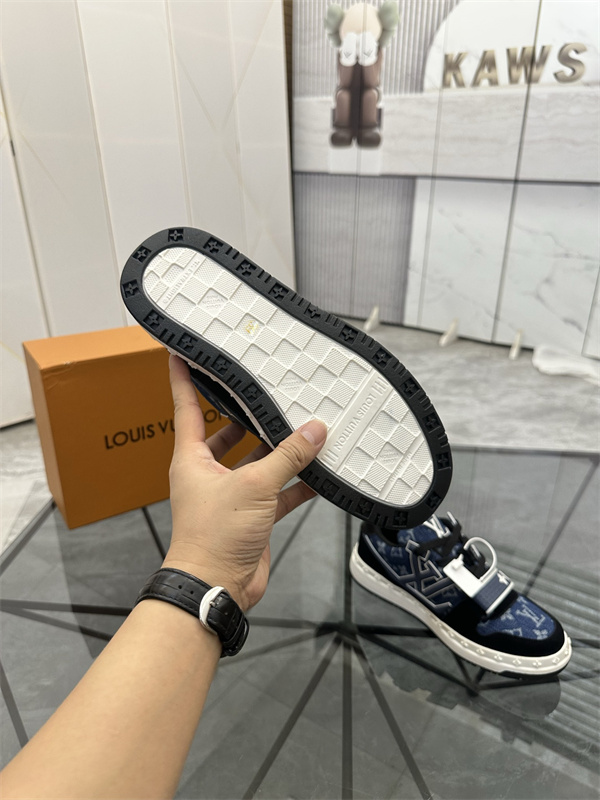 総柄モチーフ ダブルホールド仕様 LOUIS VUITTON ルイヴィトン コピー ローカットシューズ 旬顔カジュアル 話題入り