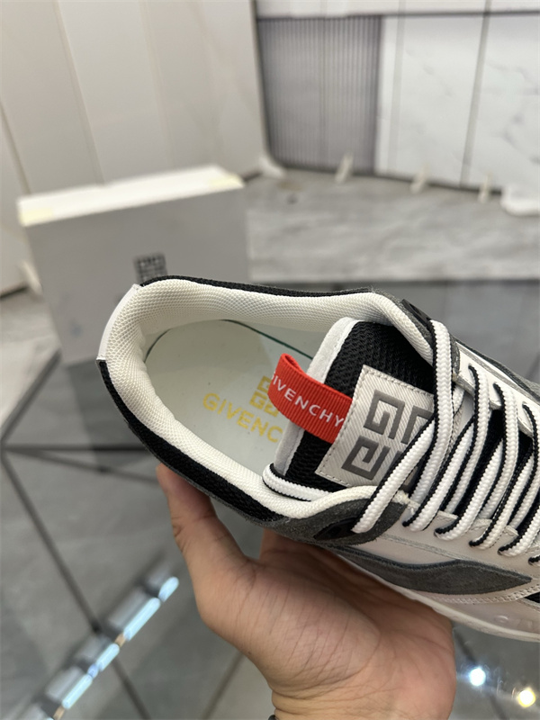 トロランニングフォルム グリップソール GIVENCHY ジバンシィ コピー ローカットスニーカー 軽快なストリート仕様 注目モデル