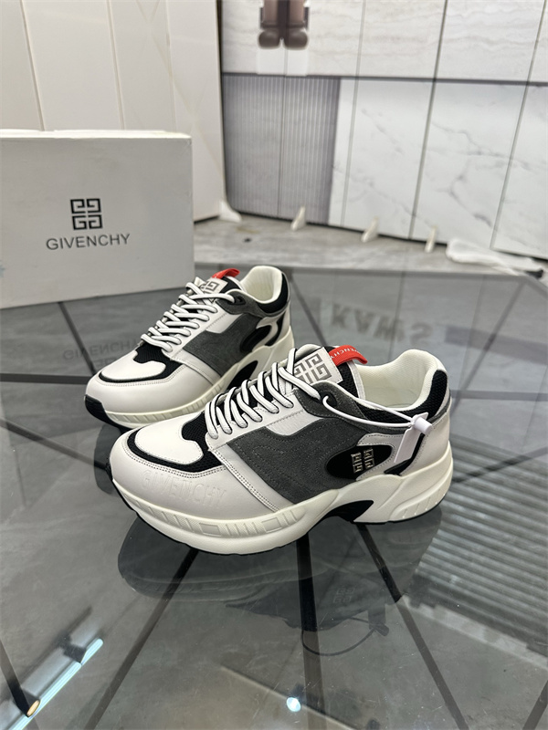 トロランニングフォルム グリップソール GIVENCHY ジバンシィ コピー ローカットスニーカー 軽快なストリート仕様 注目モデル