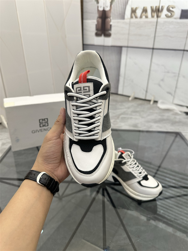 トロランニングフォルム グリップソール GIVENCHY ジバンシィ コピー ローカットスニーカー 軽快なストリート仕様 注目モデル