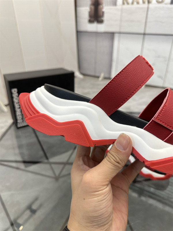 ボリュームソール スポーティーな存在感 DSQUARED2 ディースクエアード コピー ダブルストラップサンダル 注目度急伸