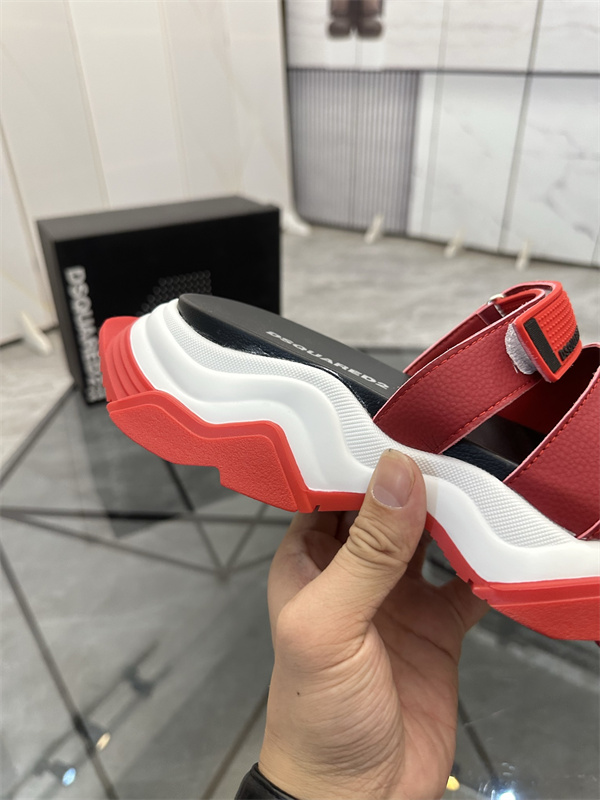 ボリュームソール ホールド感良好 DSQUARED2 ディースクエアード コピー スポーツサンダル アクティブな足元 人気上昇