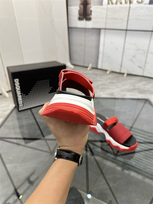 ボリュームソール ホールド感良好 DSQUARED2 ディースクエアード コピー スポーツサンダル アクティブな足元 人気上昇
