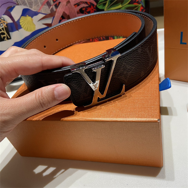 売れ筋候補 LOUIS VUITTON ルイヴィトン コピー メンズ ロゴベルト ワイドシルエット メタルLV 着こなし映え