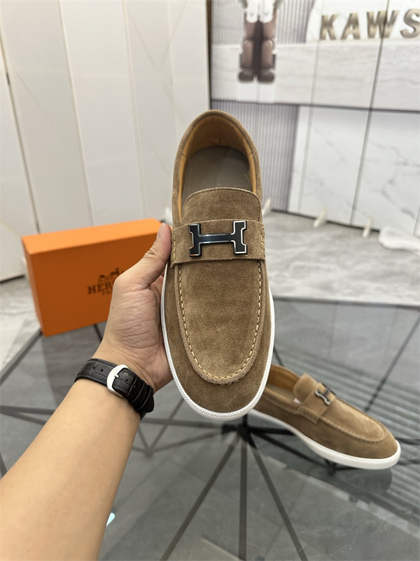 柔軟フィット コントラストソール HERMÈS エルメス コピー ドライビングローファー 大人の休日コーデに活躍 新鮮ムード
