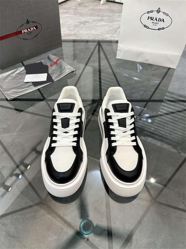 厚底ラバーソール ミニマルフォルム PRADA プラダ コピー ローカットスニーカー 4タイプ展開 デイリー対応 今季注目