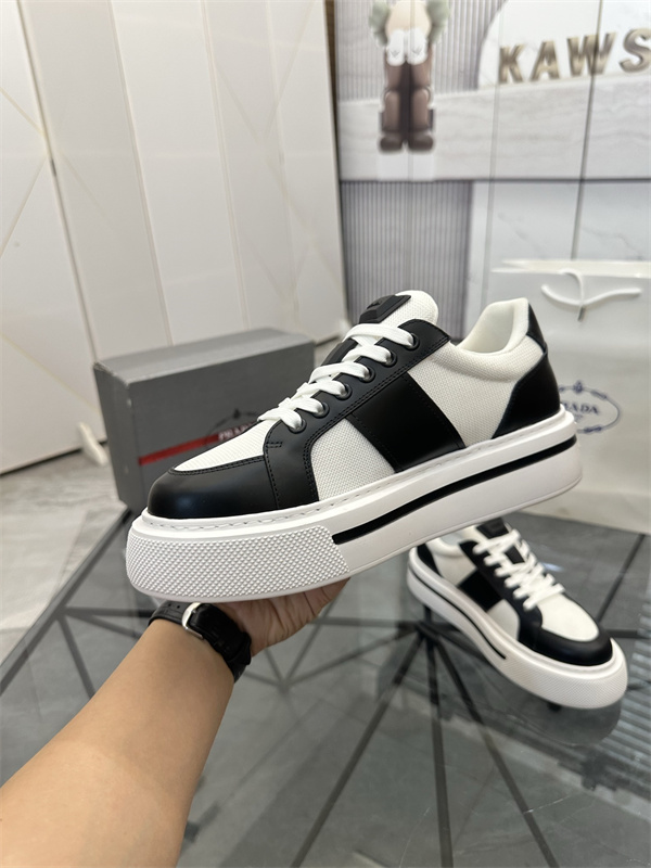 厚底ラバーソール ミニマルフォルム PRADA プラダ コピー ローカットスニーカー 4タイプ展開 デイリー対応 今季注目
