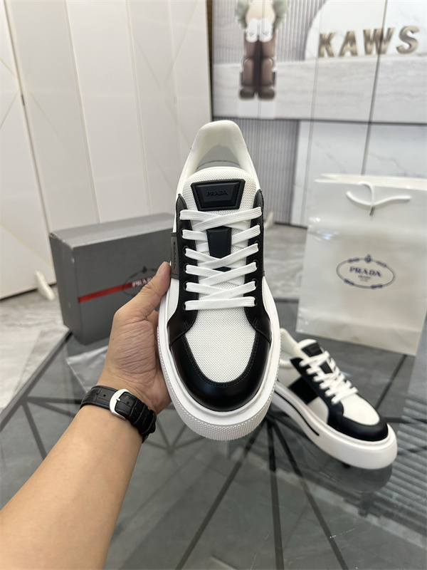 厚底ラバーソール ミニマルフォルム PRADA プラダ コピー ローカットスニーカー 4タイプ展開 デイリー対応 今季注目
