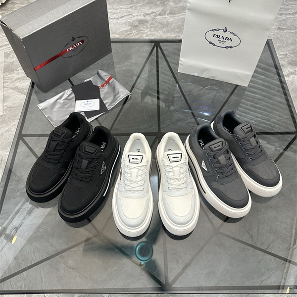 レザー調パネル 厚底ラバーソール PRADA プラダ コピー ローカットスニーカー スポーティーな立体フォルム 人気上昇