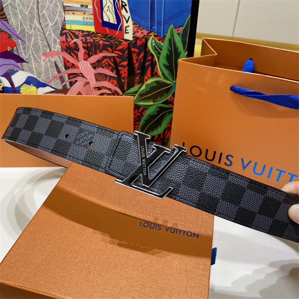 売れ筋期待 LOUIS VUITTON ルイヴィトン コピー メンズ ロゴベルト メタルLVモチーフ アイコニックデザイン