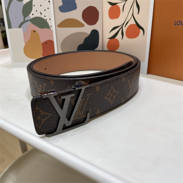 質感重視 LOUIS VUITTON ルイヴィトン コピー メンズ ウエストベルト アイコニック総柄 ワイドフォルム 大人の着こなし