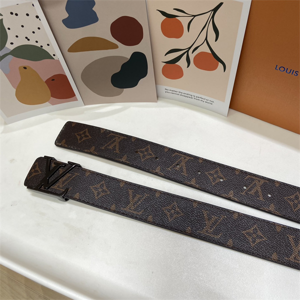 質感重視 LOUIS VUITTON ルイヴィトン コピー メンズ ウエストベルト アイコニック総柄 ワイドフォルム 大人の着こなし