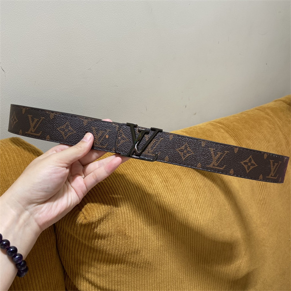 質感重視 LOUIS VUITTON ルイヴィトン コピー メンズ ウエストベルト アイコニック総柄 ワイドフォルム 大人の着こなし