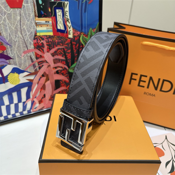 ダブルFメタルバックル 総柄デザイン FENDI フェンディ コピー ベルト レザー調トリム 存在感ある一本 注目度急伸
