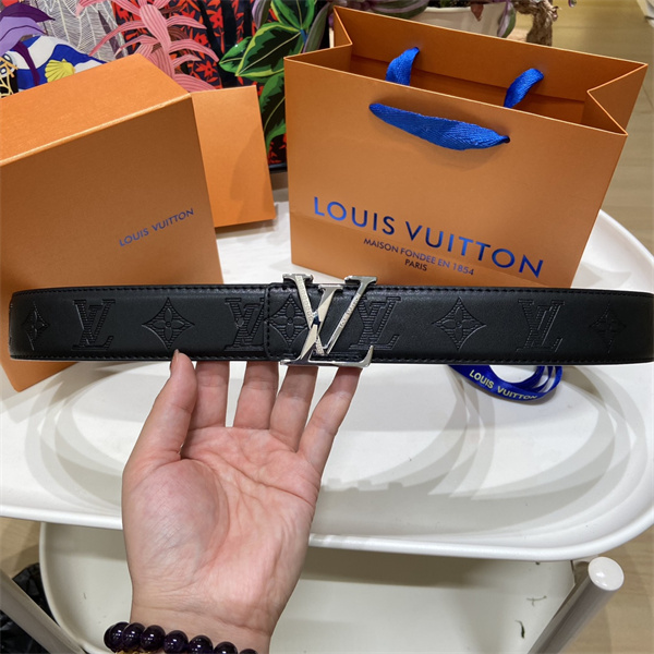 クラシカルな表情 LOUIS VUITTON ルイヴィトン コピー レザーベルト ジャケットコーデにも好相性 指名買い候補
