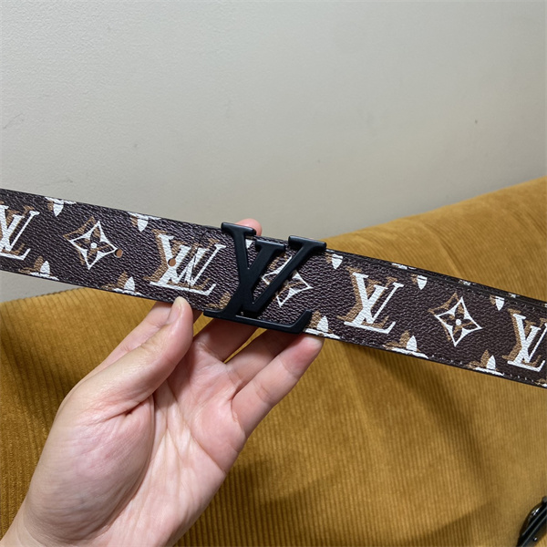 クラシカルな存在感 LOUIS VUITTON ルイヴィトン コピー モノグラムレザーベルト メンズアクセサリー 話題沸騰