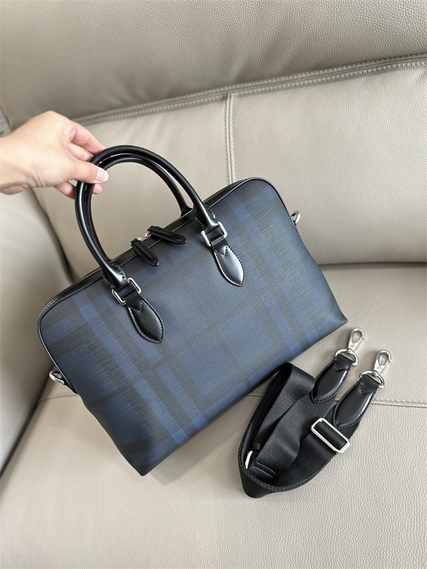 3色大容量でポケット充実★ BURBERRYバーバリービジネスバッグコピー ペンホルダー完備の2WAYブリーフケース
