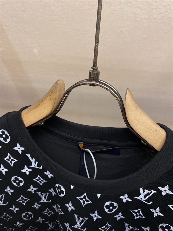 オシャレ上品Louis Vuitton ルイ ヴィトンtシャツコピー2026トレンドエレガント個性的モノグラム