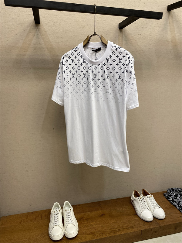 オシャレ上品Louis Vuitton ルイ ヴィトンtシャツコピー2026トレンドエレガント個性的モノグラム