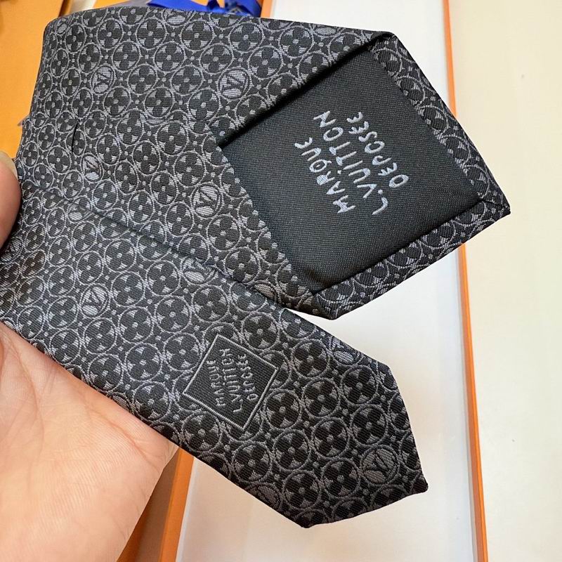 着け心地★ ルイヴィトンネクタイコピー★高級感ある質感が好評誕生日や昇進祝いに Louis Vuitton 新作