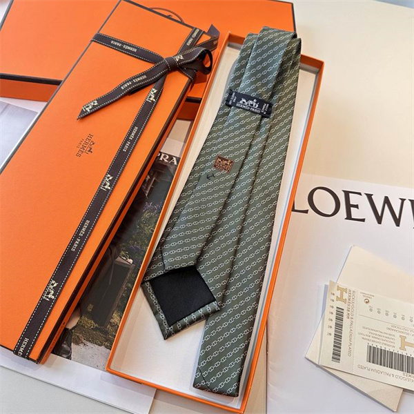 【2026人気】エルメス ネクタイ コピー Hermès 上品スーツスタイルを格上げする大人の一本