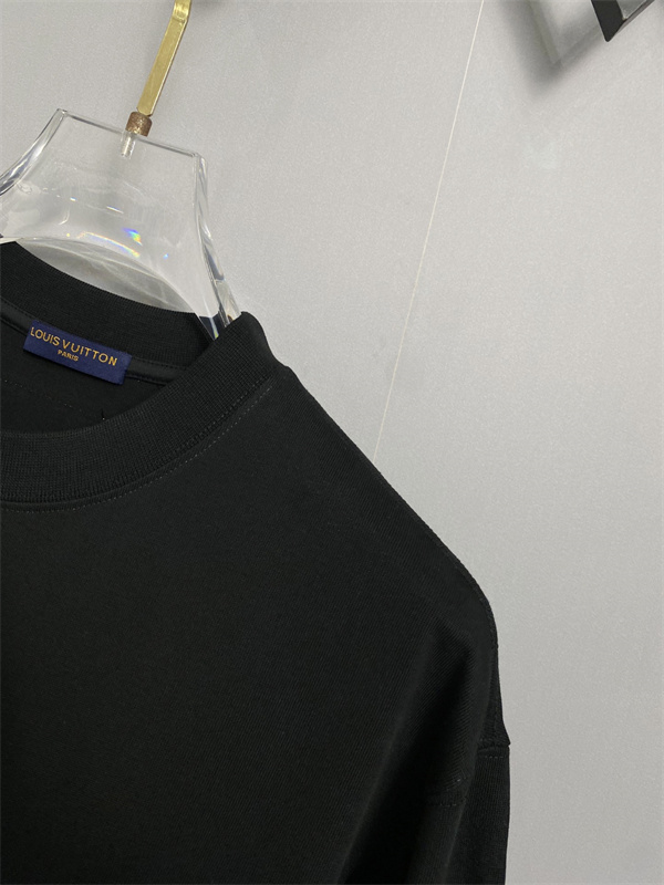話題度上昇 LOUIS VUITTON コピー メンズ ロングスリーブTシャツ ダメージLVグラフィック バックロゴ映え