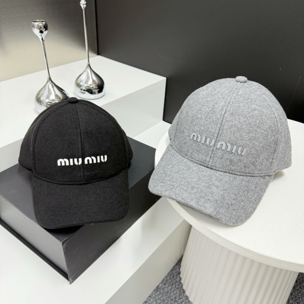 MIU MIU  激安 人気上昇中 ウールタッチ ロゴベースボールキャップ 立体ロゴ きれいめカジュアル 多色展開