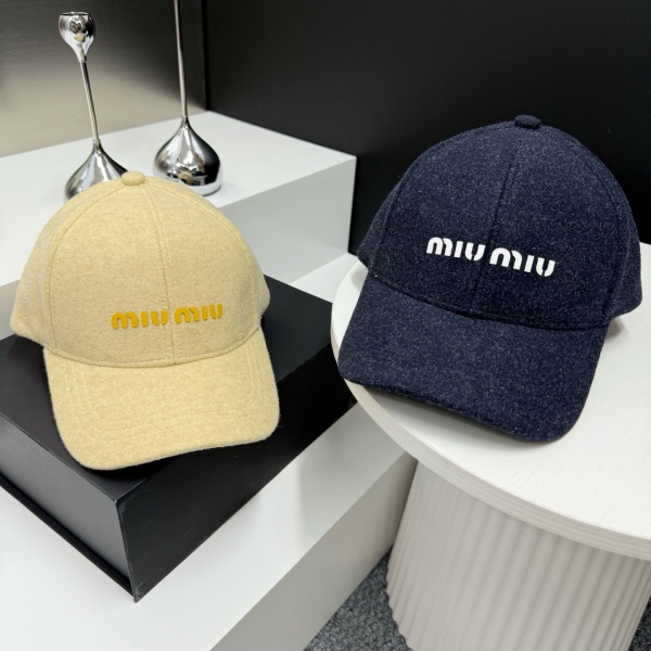 MIU MIU  激安 人気上昇中 ウールタッチ ロゴベースボールキャップ 立体ロゴ きれいめカジュアル 多色展開