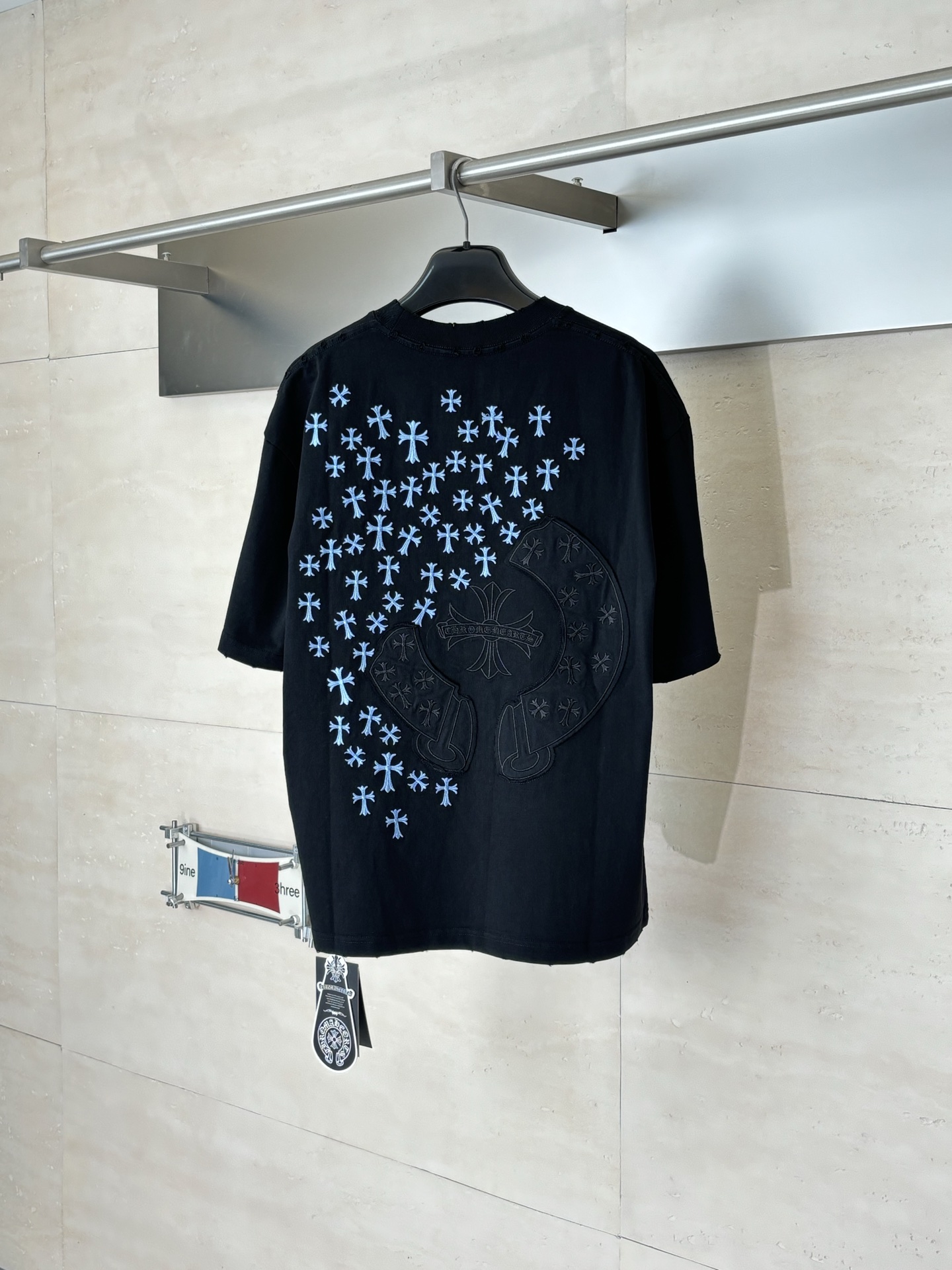 クロス連続柄 CHROME HEARTS クロムハーツ コピー クルーネックカットソー 配色グラフィック ストリート仕様