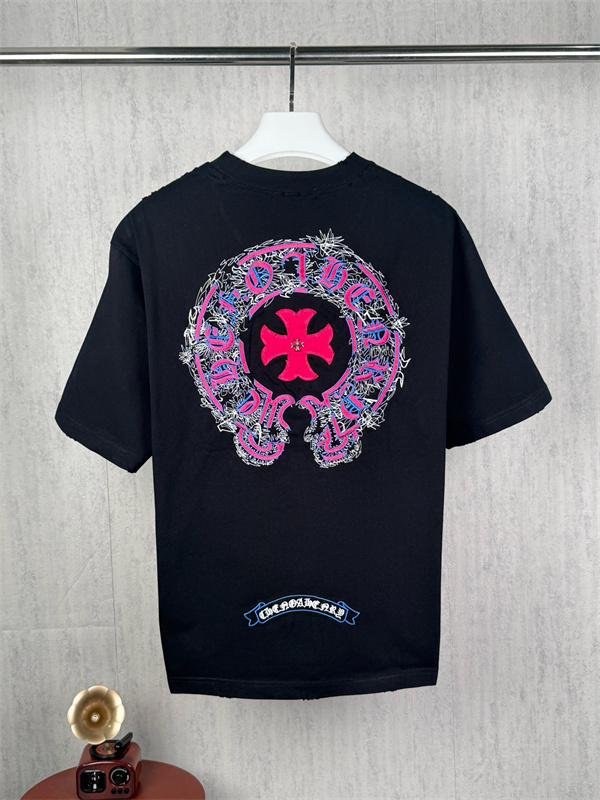 ゴシック意匠 CHROME HEARTS クロムハーツ コピー クルーネックTシャツ サークルレタリング フローラルクロス構成
