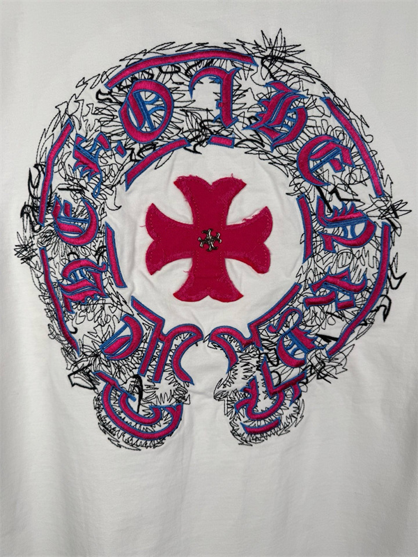 ゴシック意匠 CHROME HEARTS クロムハーツ コピー クルーネックTシャツ サークルレタリング フローラルクロス構成