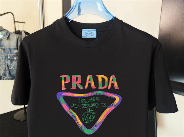 ポップアート仕様 PRADA プラダ コピー クルーネックTシャツ ブランドレタリング トライアングルグラフィック
