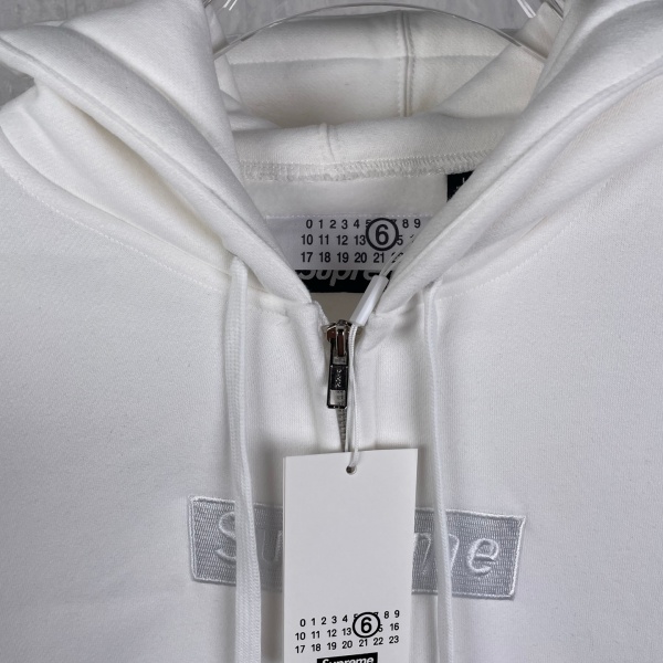 Supreme × MM6 Maison Margiela コピー 2026注目コラボ ペイントスプラッシュ BOXロゴ ジップアップパーカー オーバーサイズ