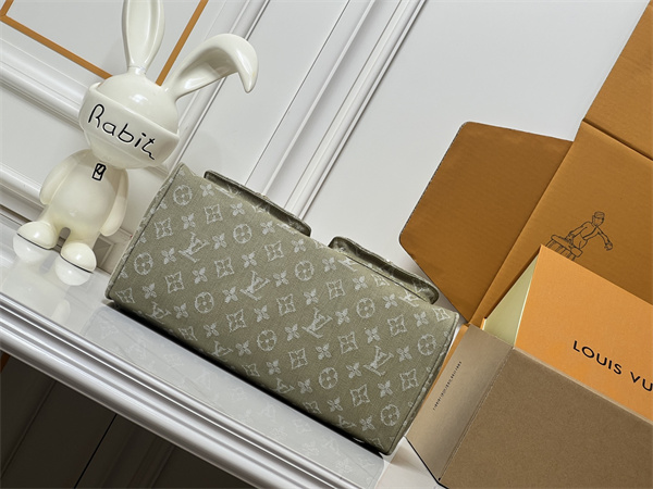収納デザイン際立つ LOUIS VUITTON ルイヴィトン コピー ボストンバッグ ツインポケット レザーハンドル クラシカル仕様