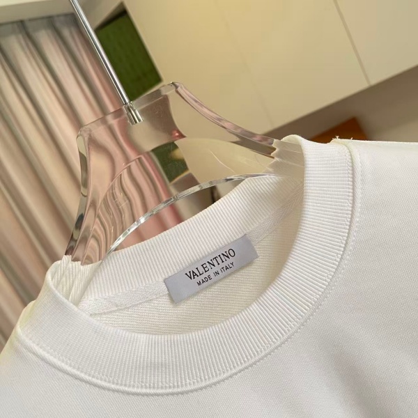 VALENTINO コピー 2026秋冬 手書きロゴ Vモチーフ クルーネックスウェット 400g厚手生地 ユニセックス