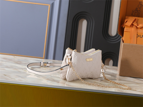 立体柄が映える LOUIS VUITTON ルイヴィトン コピー チェーンポーチ ファスナートップ メタルプレート装飾