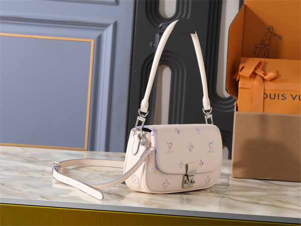 淡彩モチーフが映える LOUIS VUITTON ルイヴィトン コピー クロスボディバッグ ラウンドフラップ コンパクト設計