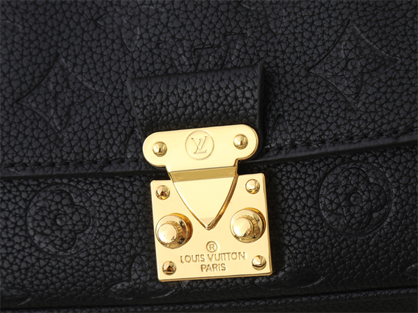 型押しモノグラムが映える LOUIS VUITTON ルイヴィトン コピー ミニショルダー コンパクトボディ メタルクラスプ