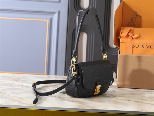 型押しモノグラムが映える LOUIS VUITTON ルイヴィトン コピー ミニショルダー コンパクトボディ メタルクラスプ