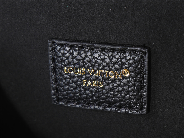型押しモノグラムが映える LOUIS VUITTON ルイヴィトン コピー ミニショルダー コンパクトボディ メタルクラスプ