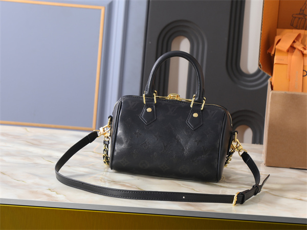 チェーン使いが際立つ LOUIS VUITTON ルイヴィトン コピー 2WAYバッグ ミニボストン ファスナートップ 都会派仕様