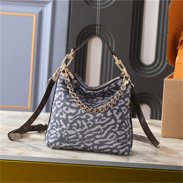 グラフィカルな存在感 LOUIS VUITTON ルイヴィトン コピー ショルダーバッグ ソフトフォルム モノグラムストラップ